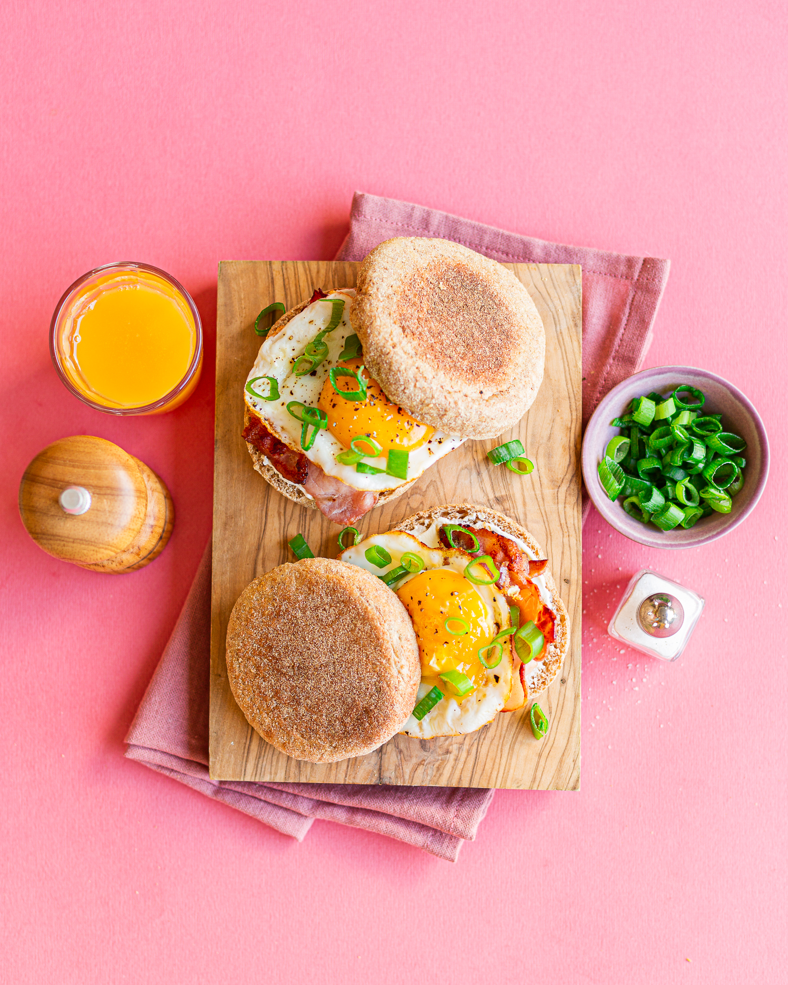 Priméale, english muffin oeuf bacon