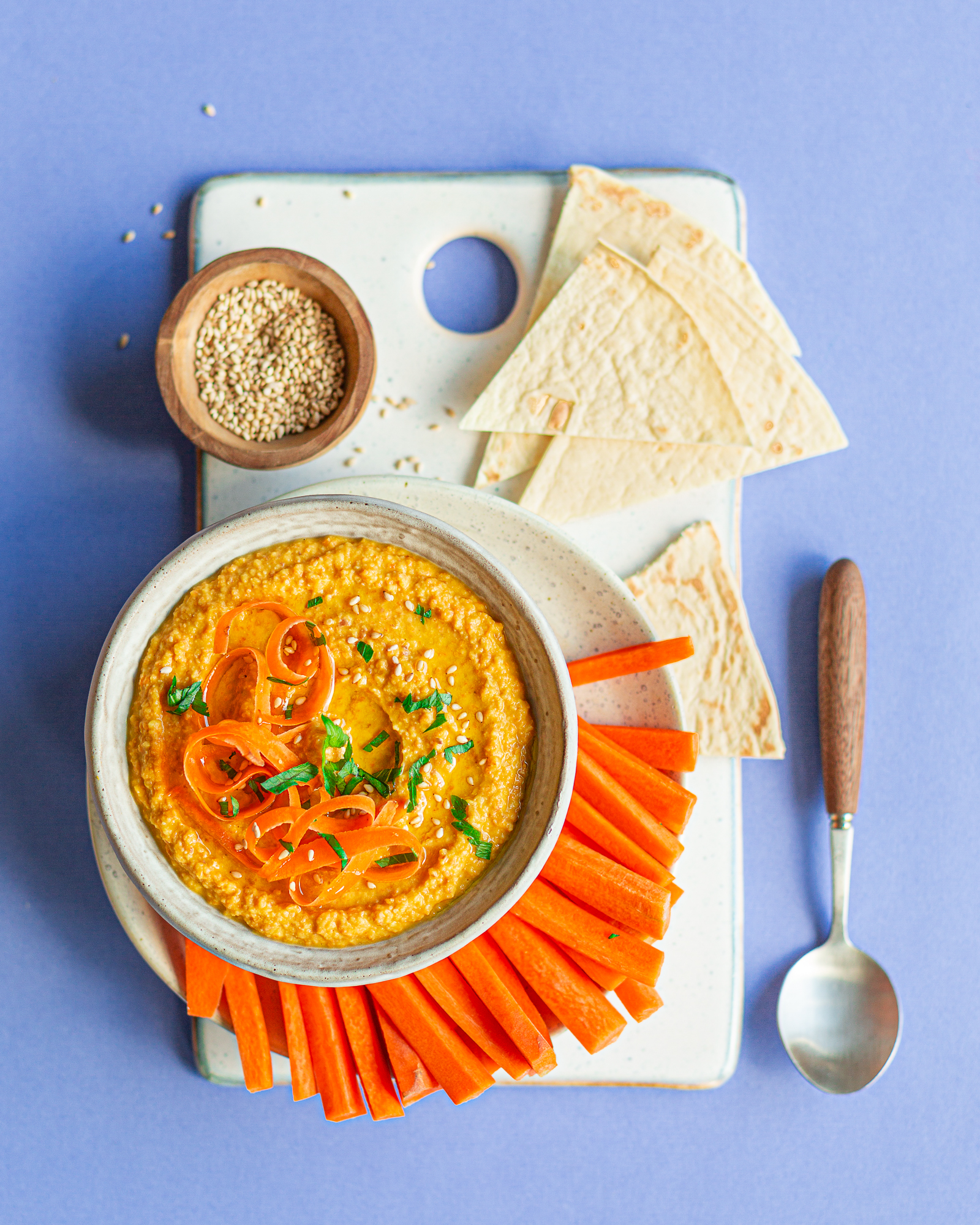 Priméale, houmous carotte fond bleu