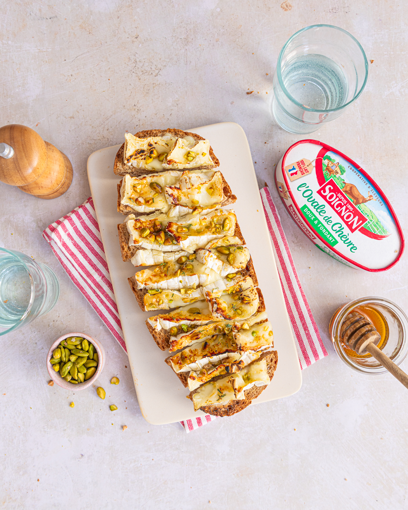 Soignon, L'Ovale de Chèvre tartine grillée pistaches